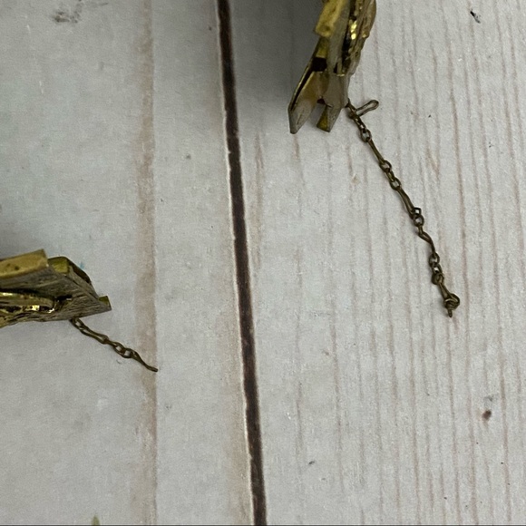 Vintage Goldtone Floral Cuff Bracelet - Picture 8 of 15